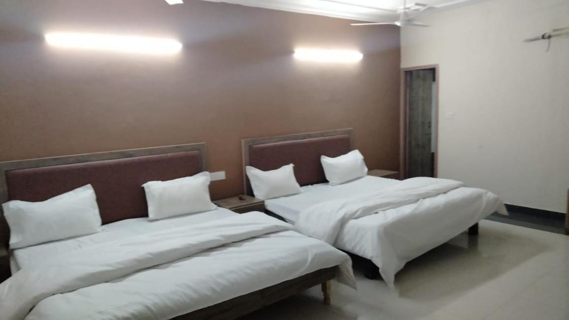 Hotel Diamond Leaf Chandīgarh Værelse billede